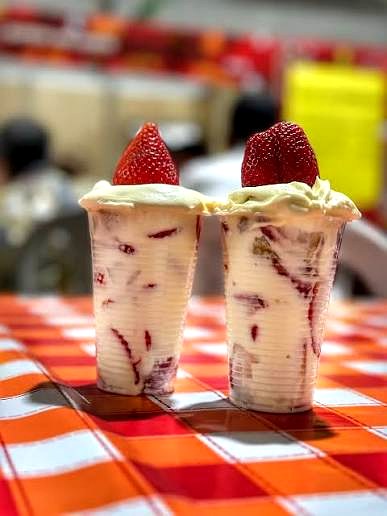 Fresas con crema y postres